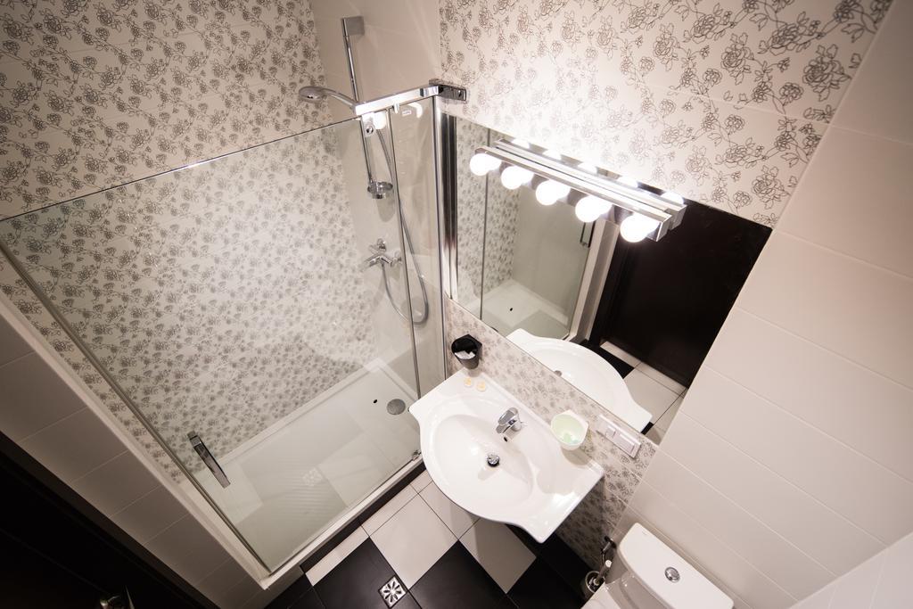 Central Hotel 2*